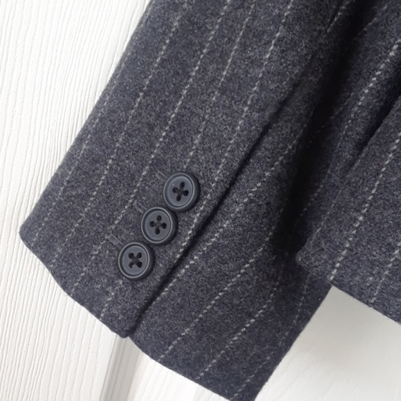 J.CREW..NWT..GRAY PINSTRIPE SUIT - Picture 10 of 13